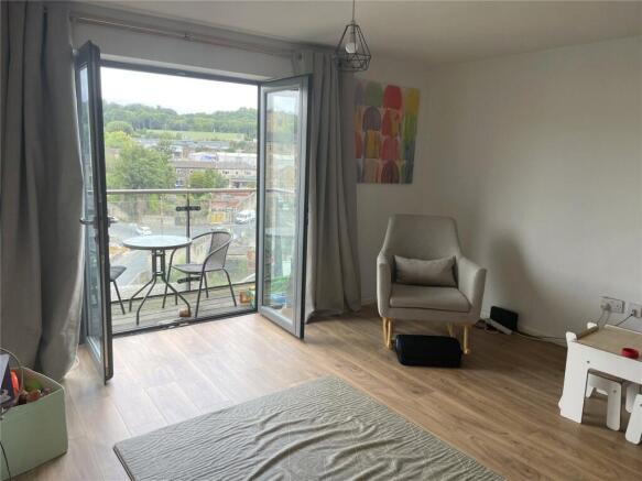 2 bed Apartment to rent Image 5