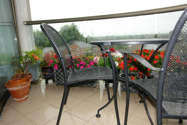 2 bed Apartment for sale Image 6