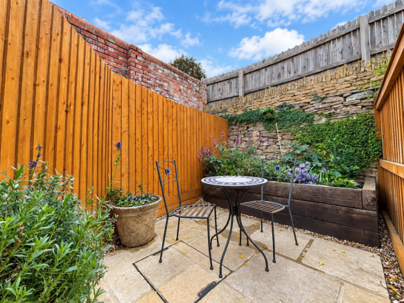 76 High Street, Malmesbury photo 3