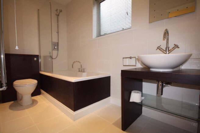 BATHROOM3.jpg