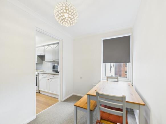 2 bed Flat for sale Image 5