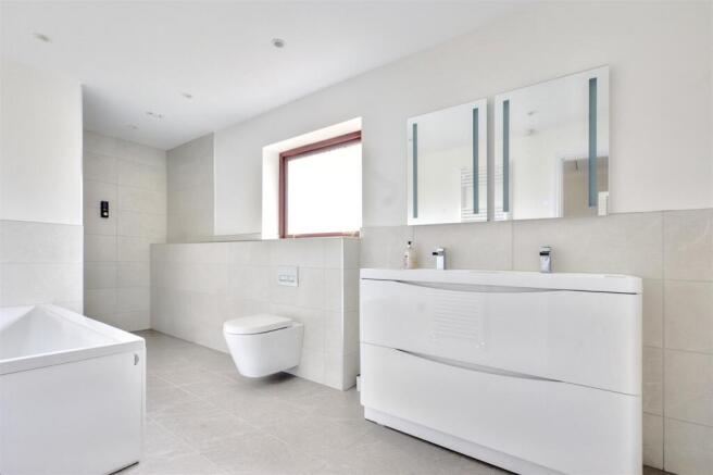 Bathroom_1.jpeg