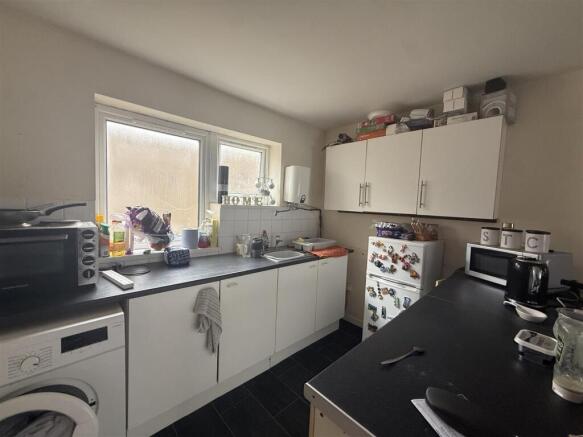 16 bed Block of Apartments for sale Image 8