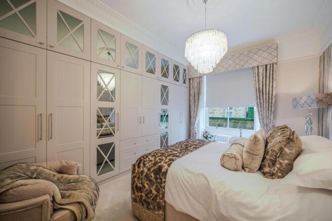 3 bed Flat to rent Image 10