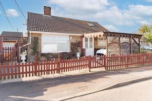 Four Winds, Willow Road, Lowestoft NR33 7BJ