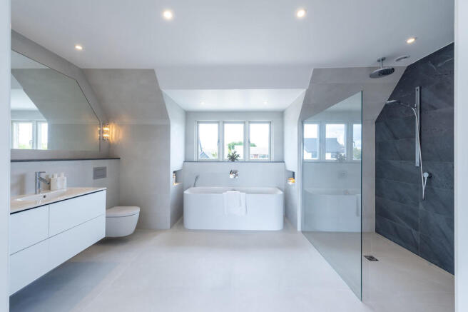 Main bathroom