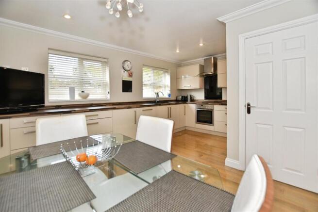 e7e320b0-dinin 20kit 20high.JPG