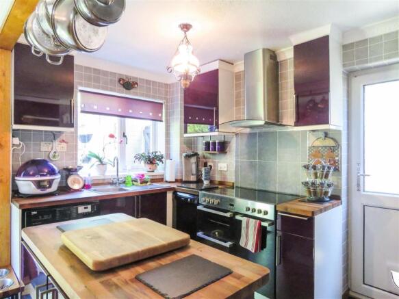 KITCHEN/DINING ROOM