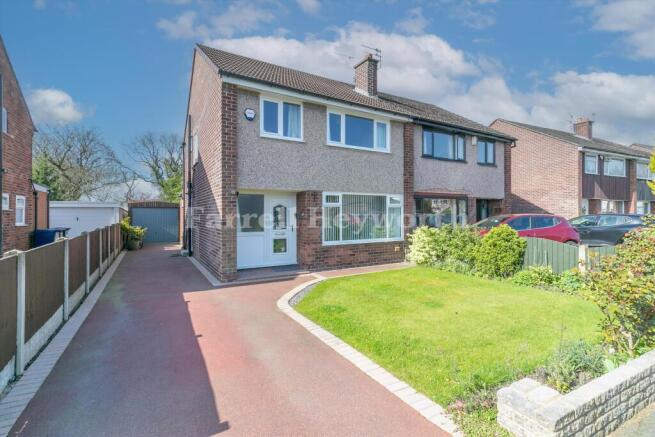 3-bed house on Renshaw Drive, Walton Le Dale, Preston, £220,000