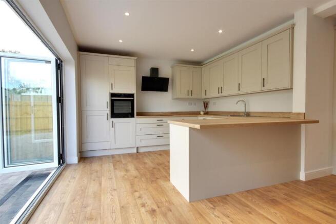 3 bed Detached Bungalow for sale Image 4