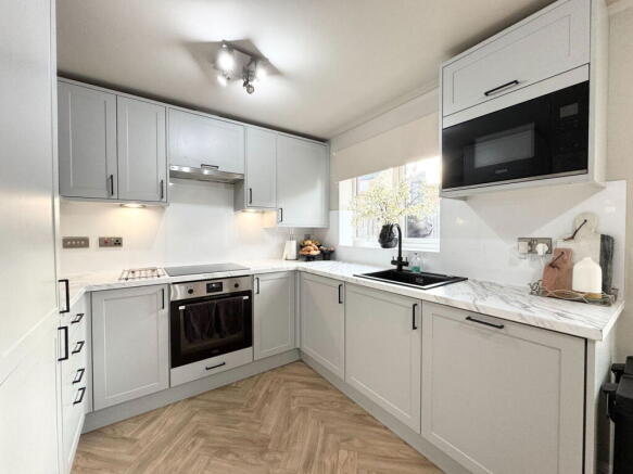 3 bed Semi-Detached for sale Image 6