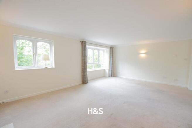 16 Queens Court - Living Room.jpg