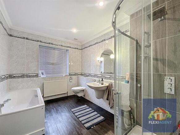 4 Piece Family Bathroom