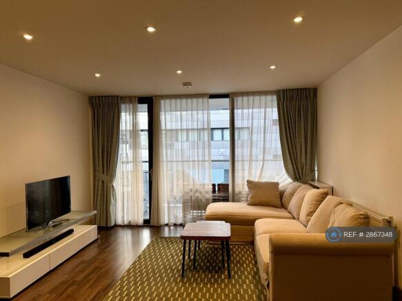 Large Reception Room With Sofabed