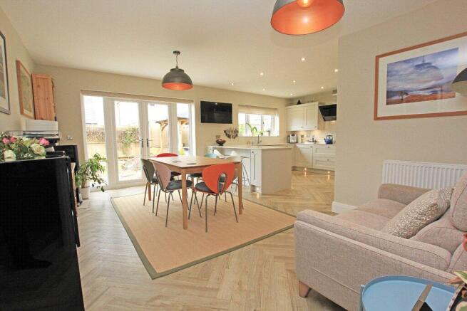 5 bed Detached for sale Image 4