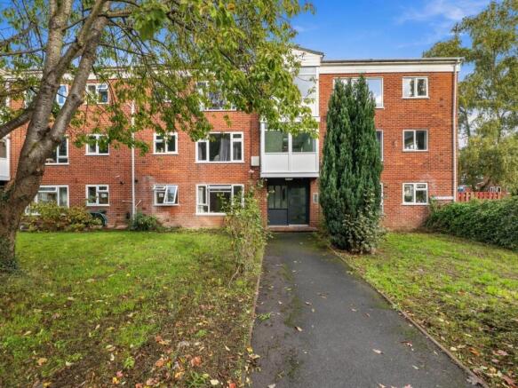 2-bed flat on Stanton Walk, Warwick, £160,000