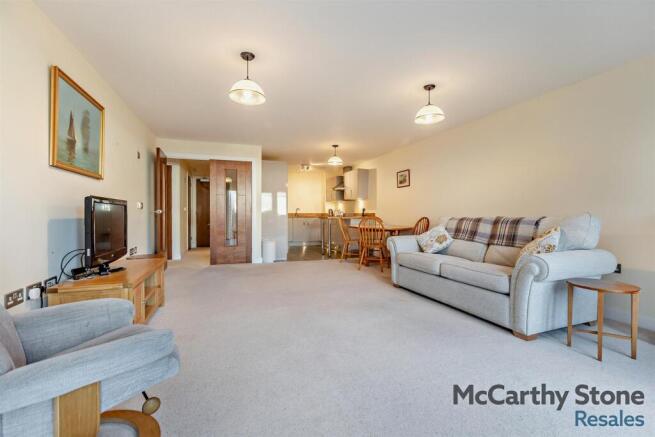 Open Plan Living Room/Kitchen