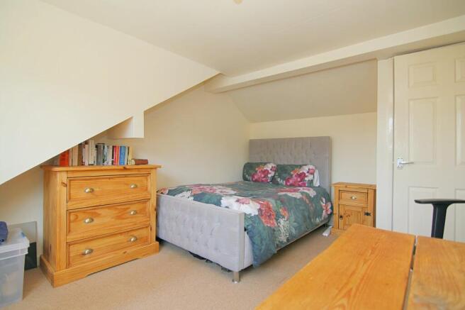 4 bed Bungalow for sale Image 8