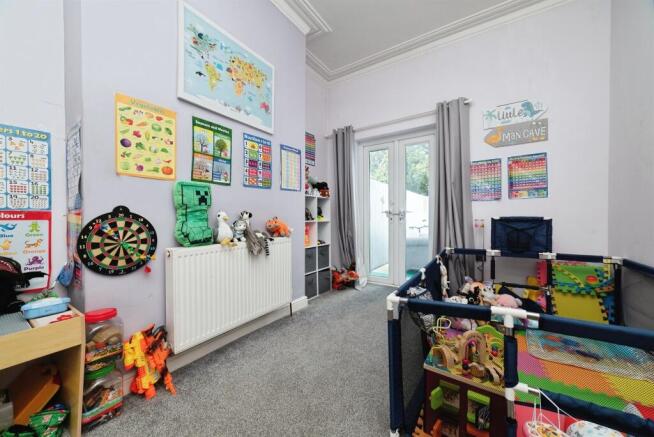3 bed Terraced for sale Image 9
