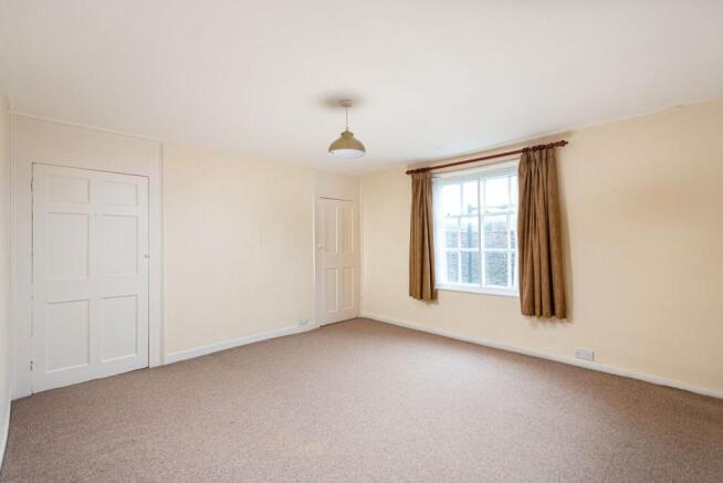 3 bed Town House for sale Image 9