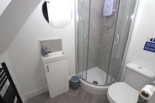 4 bed Terraced to rent Image 10
