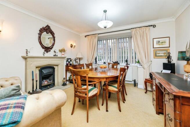 4 bed Detached Bungalow for sale Image 5