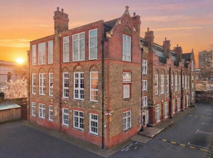 Mulberry Court, 1 School Mews, E1