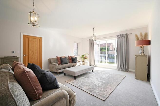 5 bed House for sale Image 6