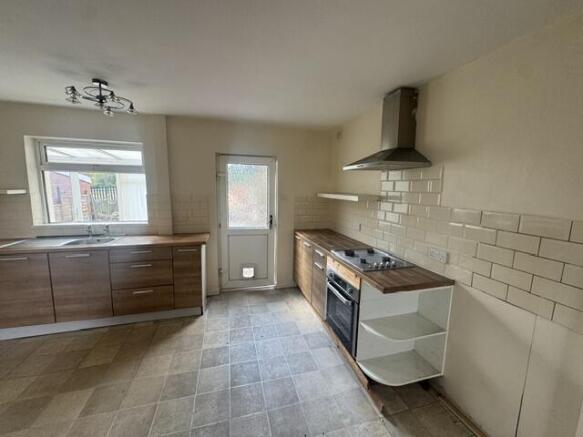 3 bed Terraced to rent Image 4
