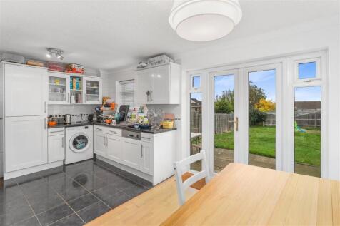 Kingfisher Drive, Banbury - with garage in a block