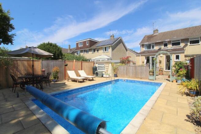 REAR GARDEN SWIMM...