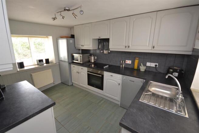 Kitchen 2.JPG