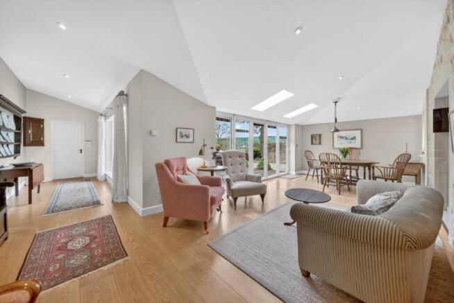 4 bed Semi-Detached for sale Image 7