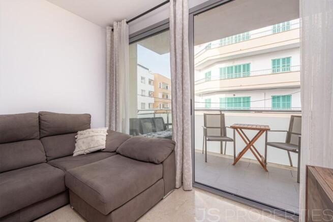 Central apartment for sale in Puerto de Pollensa, ready to move in
