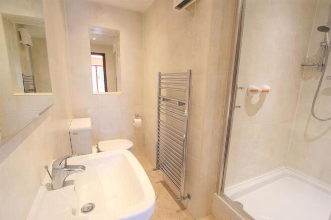 BED 5 ENSUITE.jpg