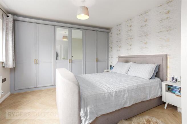 4 bed Detached for sale Image 9