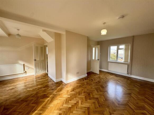 SITTING/DINING ROOM