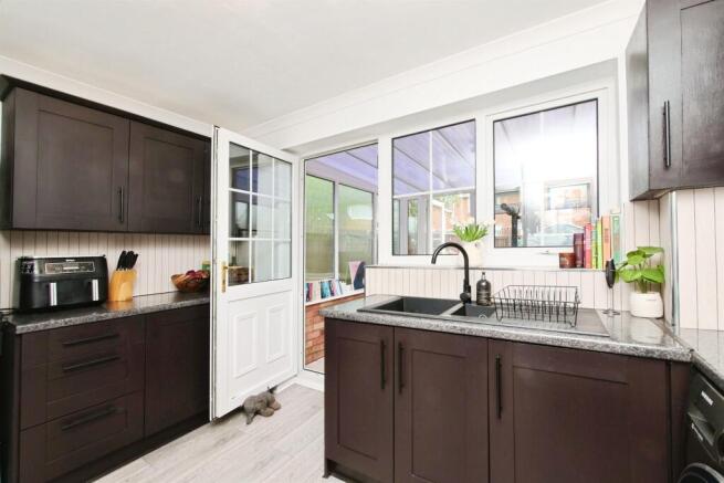 2 bed Terraced for sale Image 7