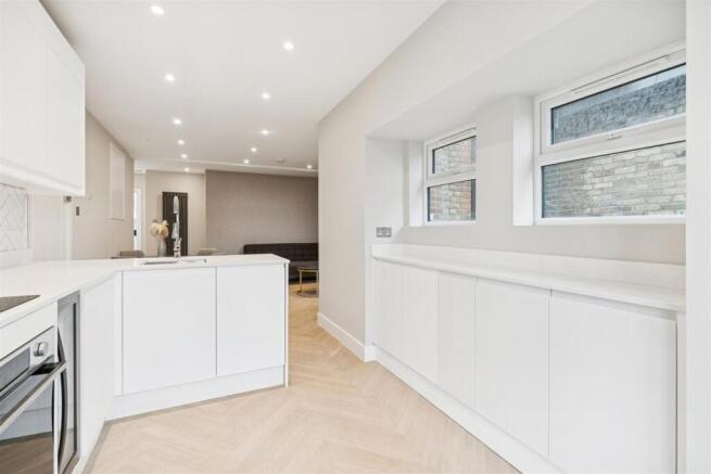 Flat 3 20 Hoyle Road kitchen 3.jpg