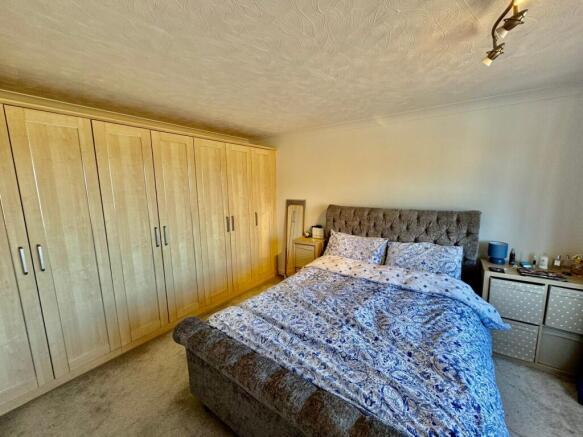 Master Bedroom & Wardrobes
