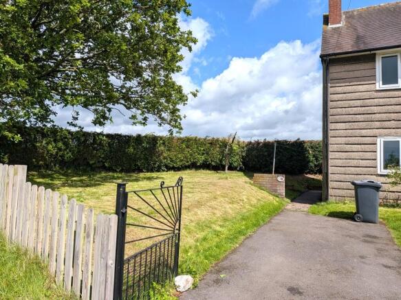 FRONT GARDEN