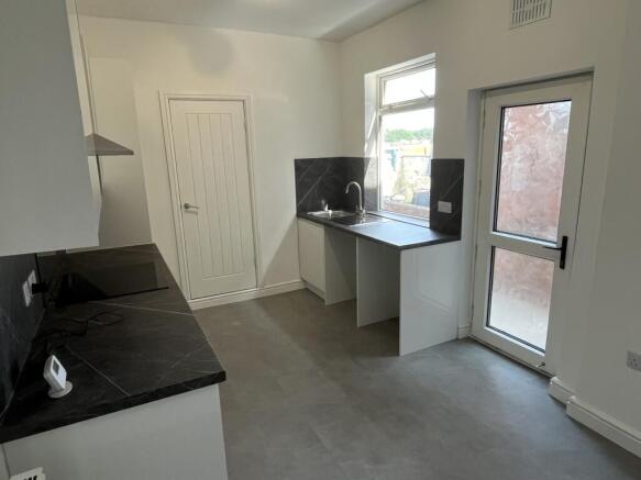 3 bed Terraced to rent Image 6