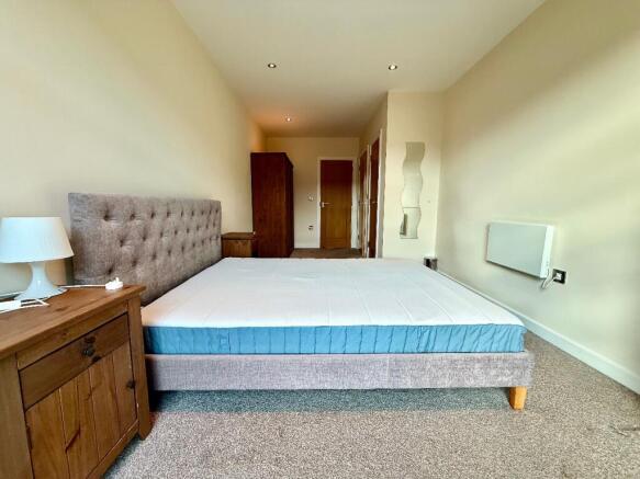 2 bed Apartment to rent Image 12