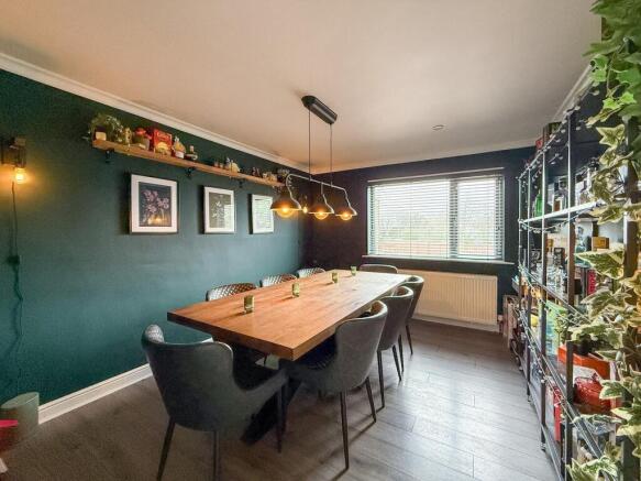 5 bed Detached for sale Image 6