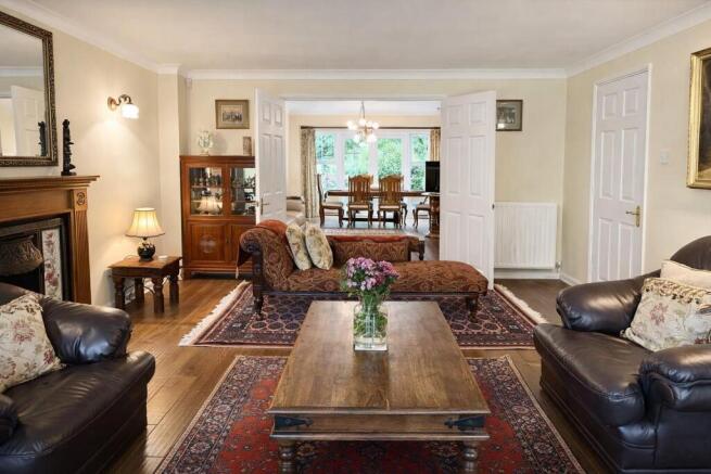 5 bed Detached for sale Image 5