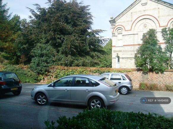 3 bed Flat to rent Image 11