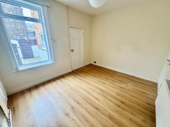 3 bed Terraced for sale Image 12