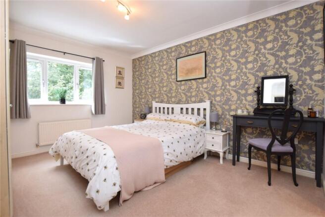 5 bed Detached for sale Image 10