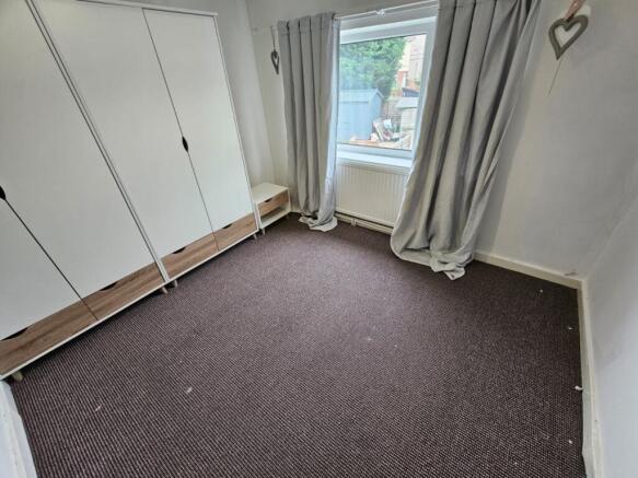4 bed Semi-Detached to rent Image 5
