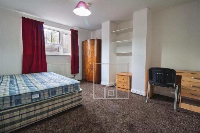 5 bed House to rent Image 8
